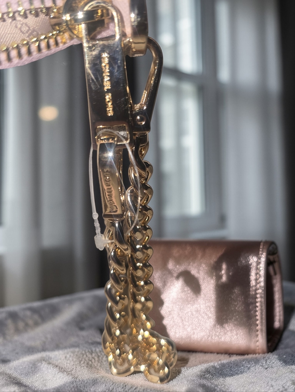 Michael Kors NWOT Pink Vanilla MK Logo Crossbody Bag Gold Chain w Certificate - Picture 4 of 9